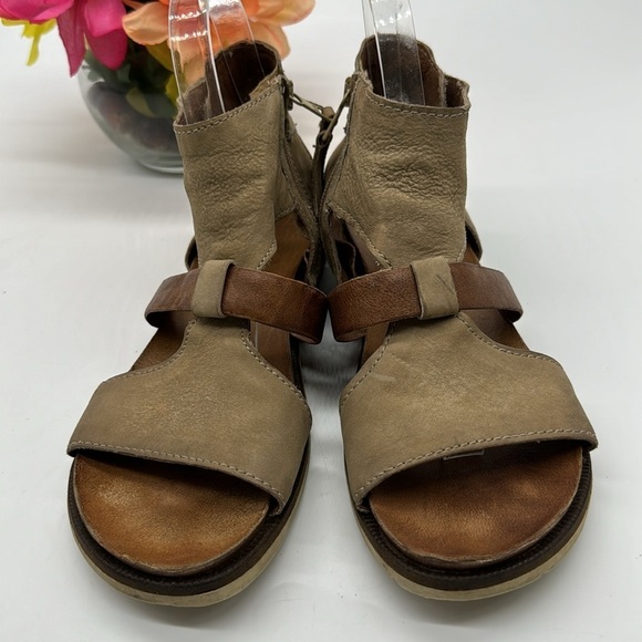 Miz Mooz Tan Leather Sandal Size 38 MCS6594K - Picture 2 of 6